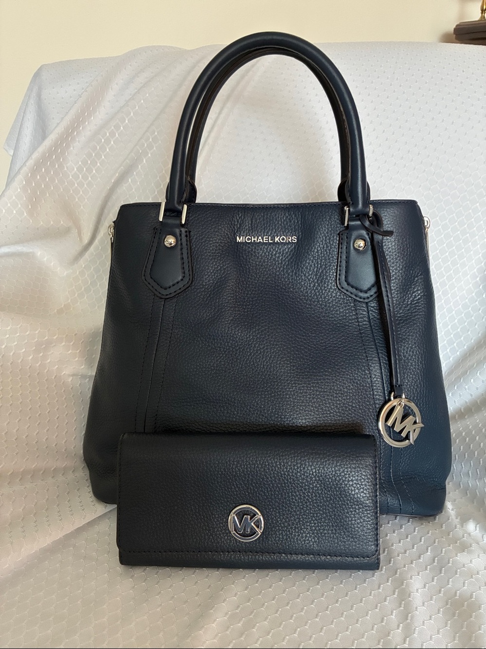 Michael Kors Navy Medium Bedford Satchel/Tote & Fulton Wallet Like New